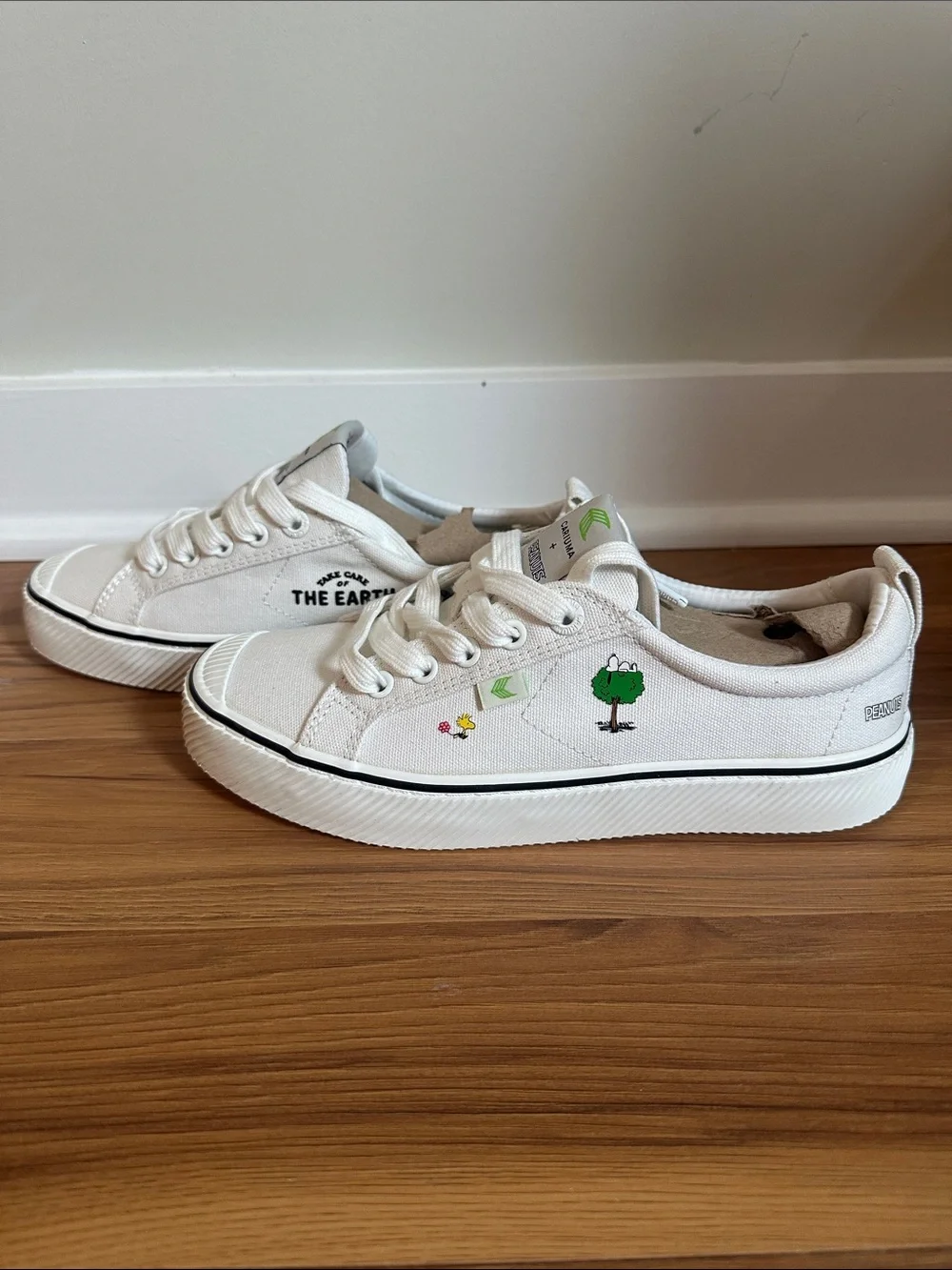 Cariuma Kids White Canvas Low-Top Sneakers